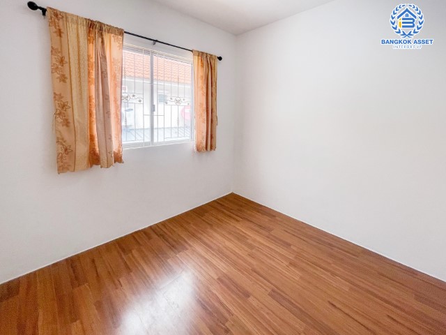 ทาวน์เฮ้าส์มือสองย่านนนทบุรี ม.พฤกษา37 กาญจนาภิเษก บนเนื้อที่ 16 ตร.ว. ฟังก์ชัน 3 ห้องนอน 2 ห้องน้ำ 1 ที่จอดรถ แถมฟรี! 1 เครื่องปรับอากาศ บ้านสภาพดี น่าอยู่ เชื่อมต่อถนนกาญจนาภิเษก ใกล้จุดขึ้นทางด่วน "ศรีรัช" และรถไฟฟ้าสายสีม่วง "สถานีสามแยกบางใหญ่" จองเลย